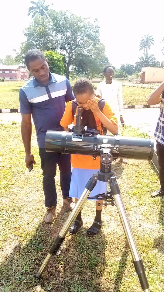 Our students veiwing planet